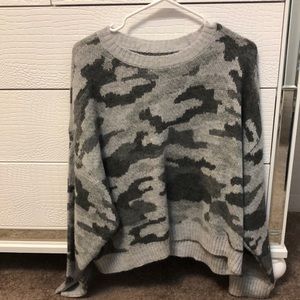 American eagle crew neck!